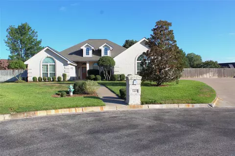 1405 Parkwood Ct, Stephenville, TX 76401