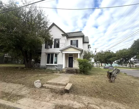 1201 Vincent St, Brownwood, TX 76801