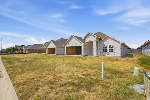 804 Moseley Ln, Greenville, TX 75402