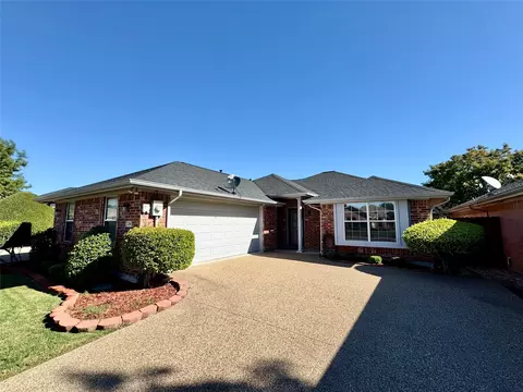 204 Bluebonnet Ln, Waxahachie, TX 75165