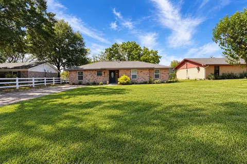 3510 Northpark Dr, Corsicana, TX 75110