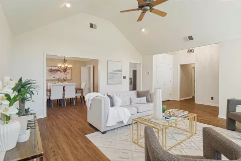 913 Royal Oaks Dr, Lewisville, TX 75067