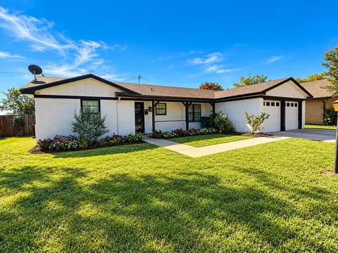 313 Linda Dr, Burleson, TX 76028