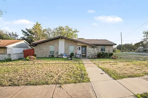310 Blueberry Dr, Duncanville, TX 75116