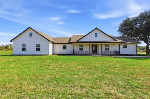 192 Riverside Dr, Decatur, TX 76234