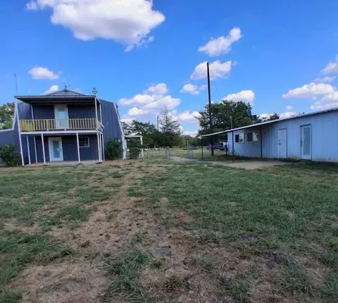 Exterior - 833 County Road 33100, Sumner, TX 75486 photo 3 of 4