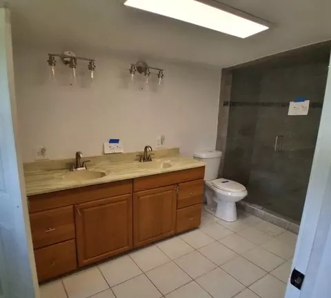 Bath - 833 County Road 33100, Sumner, TX 75486 photo 2 of 3