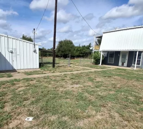 Exterior - 833 County Road 33100, Sumner, TX 75486 photo 4 of 4
