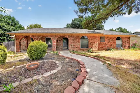 2320 Georgetown Dr, Denton, TX 76201