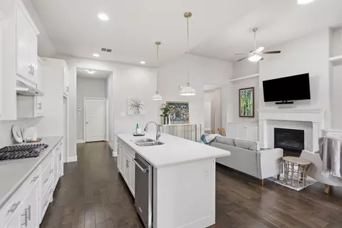 Kitchen - 14616 Spitfire Trl, Roanoke, TX 76262 photo 4 of 5