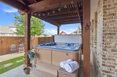 Exterior - 14616 Spitfire Trl, Roanoke, TX 76262 photo 4 of 10