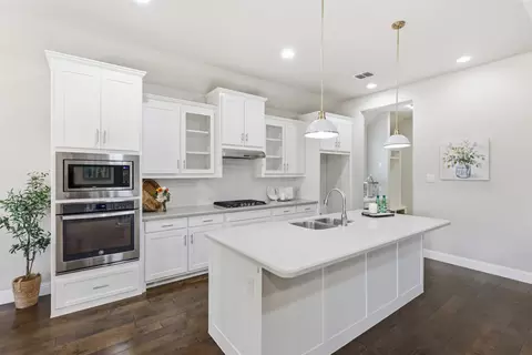 Kitchen - 14616 Spitfire Trl, Roanoke, TX 76262 photo 5 of 5