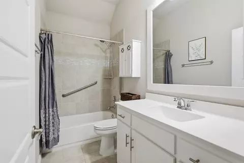 Bath - 14616 Spitfire Trl, Roanoke, TX 76262 photo 1 of 4