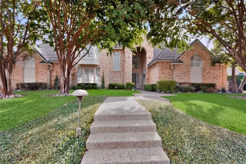 4536 Briar Oaks Cir, Dallas, TX 75287