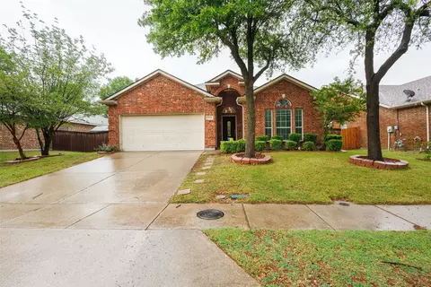 7048 Summit Parc Dr, Dallas, TX 75249