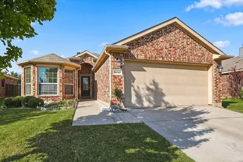 8717 Whirlwind Trl, Aubrey, TX 76227