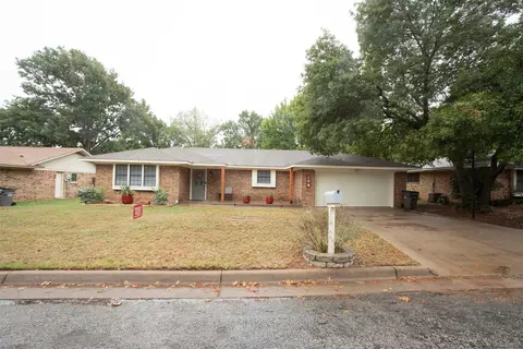 108 Chaparral Dr, Graham, TX 76450