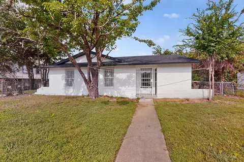 301 Stoneport Dr, Dallas, TX 75217