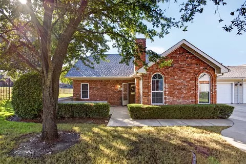 6123 Welden Ct, Fort Worth, TX 76132