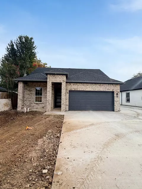 816 Crockett Dr, Burleson, TX 76028