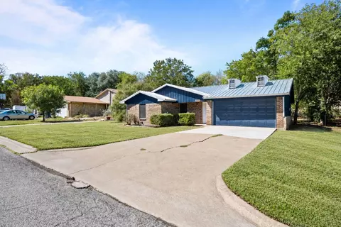 1729 W Doyle St, Granbury, TX 76048