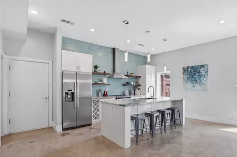 180 S Cisco St, Dallas, TX 75246