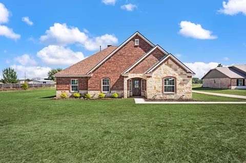 Exterior - 939 Old Reno Rd, Springtown, TX 76082 photo 2 of 5