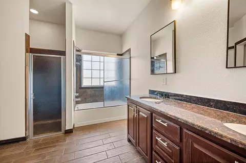 Bath - 939 Old Reno Rd, Springtown, TX 76082 photo 1 of 3