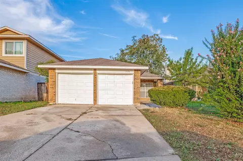 3174 Cross Creek Cir, Grand Prairie, TX 75052