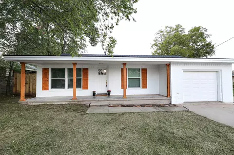 506 Lindsey St, Bowie, TX 76230