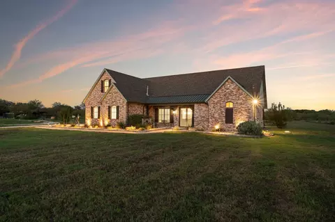 12621 Oak Grove Rd S, Burleson, TX 76028