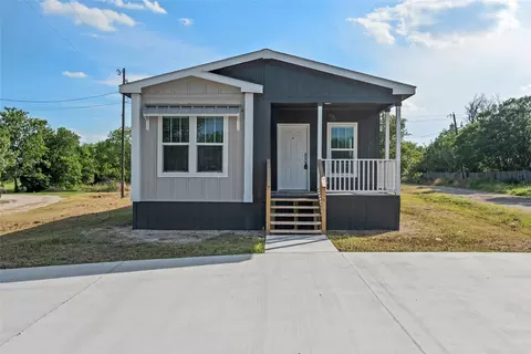 202 N 6th St, Mount Calm, TX 76673