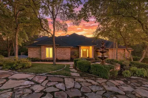 2119 N Fielder Rd, Arlington, TX 76012