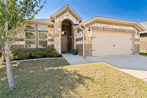 300 Balcones Dr, Fort Worth, TX 76108