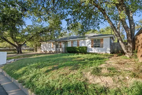 707 N Walnut St, Weatherford, TX 76086