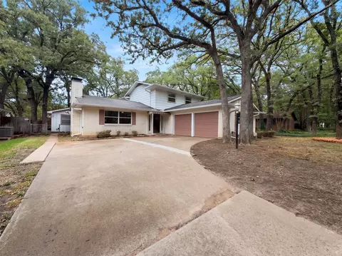 3411 Halifax Dr, Arlington, TX 76013