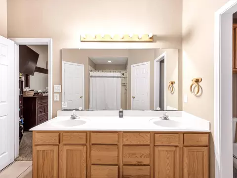 Bath - 928 Calder St, Howe, TX 75459 photo 1 of 2
