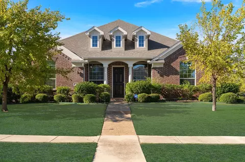 2901 Regents Park Ln, Garland, TX 75043