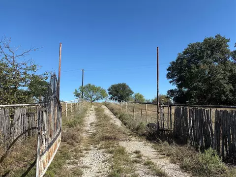 104 Russell Bend Rd, Weatherford, TX 76088