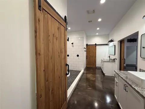 Bath - 109 Dutch John Rd, Plain Dealing, LA 71064 photo 2 of 6