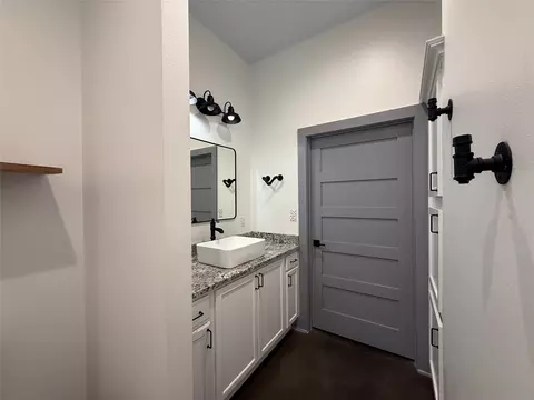 Bath - 109 Dutch John Rd, Plain Dealing, LA 71064 photo 5 of 6