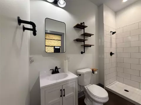 Bath - 109 Dutch John Rd, Plain Dealing, LA 71064 photo 1 of 6