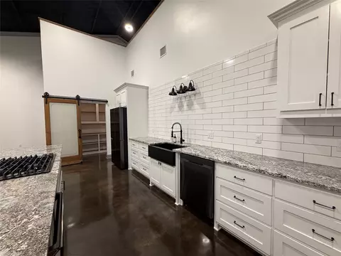 Kitchen - 109 Dutch John Rd, Plain Dealing, LA 71064 photo 2 of 2