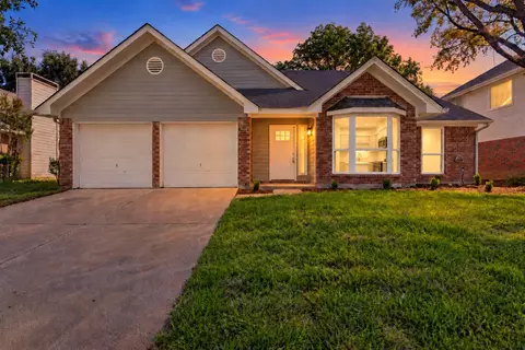 7440 Bear Lake Dr, Fort Worth, TX 76137