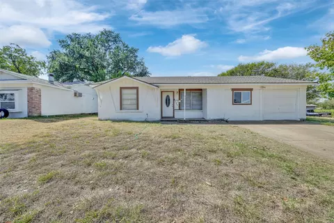 301 S Forest Crest Dr, Garland, TX 75042