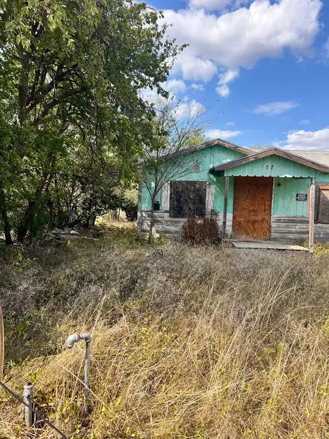 907 Culbertson St, Coleman, TX 76834