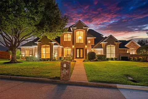 901 Walnut Falls Cir, Mansfield, TX 76063