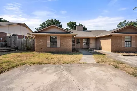 708 Woodland Ct, Kennedale, TX 76060