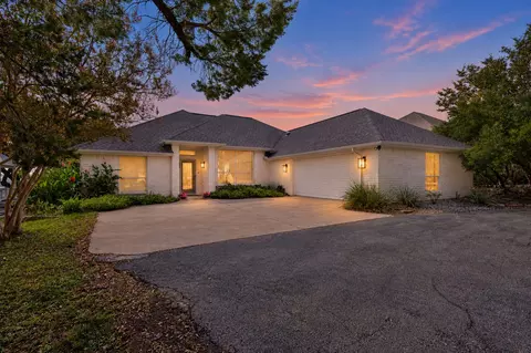 1203 Horizon Ct, Granbury, TX 76049