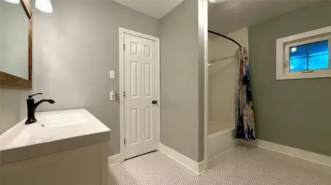 Bath - 313 Elm Dr, Terrell, TX 75160 photo 3 of 3